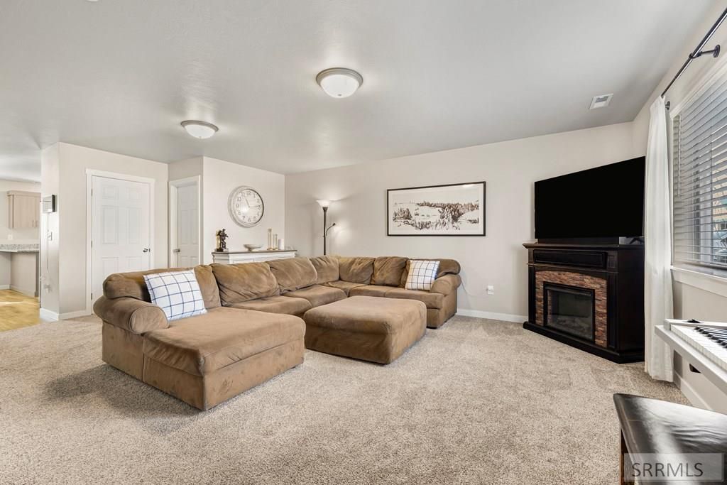 Image 7 of property listing at 2015 Lawrence Lane # 2002, Blackfoot, ID 83221