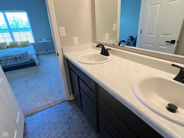 1583 N Creekwater Pass, Greenfield, IN 46140