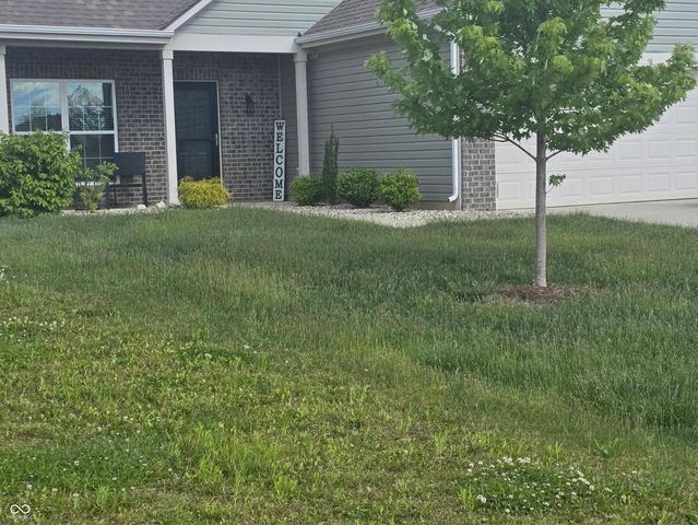 1583 N Creekwater Pass, Greenfield, IN 46140