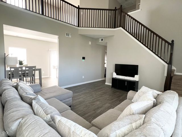 1583 N Creekwater Pass, Greenfield, IN 46140