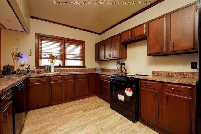 104 Costello Street, Charleston, WV 25302