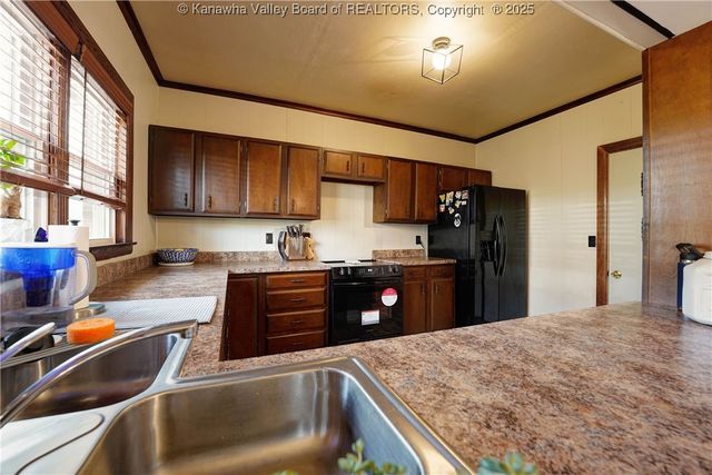 104 Costello Street, Charleston, WV 25302