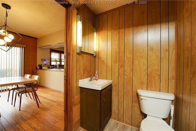 104 Costello Street, Charleston, WV 25302