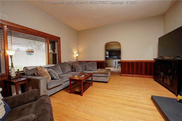 104 Costello Street, Charleston, WV 25302