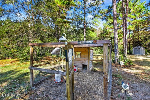 78 Percy O'Neal Road, Mchenry, MS 39561