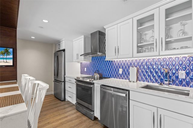 230 SANDS POINT ROAD 3703, Longboat Key, FL 34228