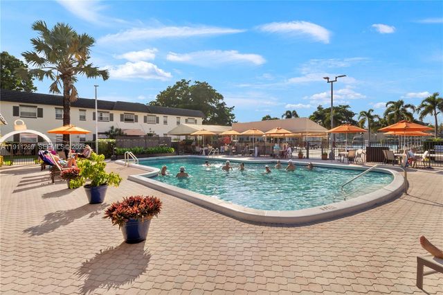 5661 SW 2nd Ct 216, Margate, FL 33068