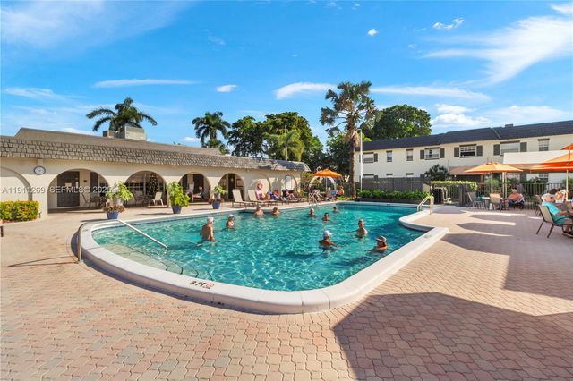 5661 SW 2nd Ct 216, Margate, FL 33068