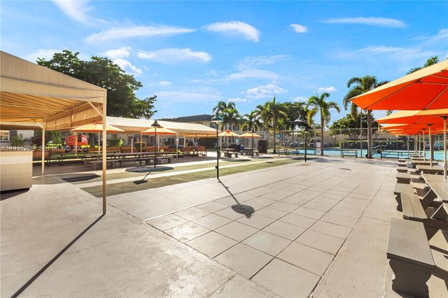 5661 SW 2nd Ct 216, Margate, FL 33068