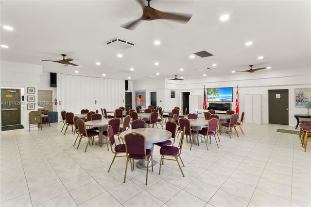 5661 SW 2nd Ct 216, Margate, FL 33068