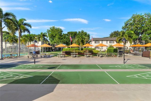 5661 SW 2nd Ct 216, Margate, FL 33068