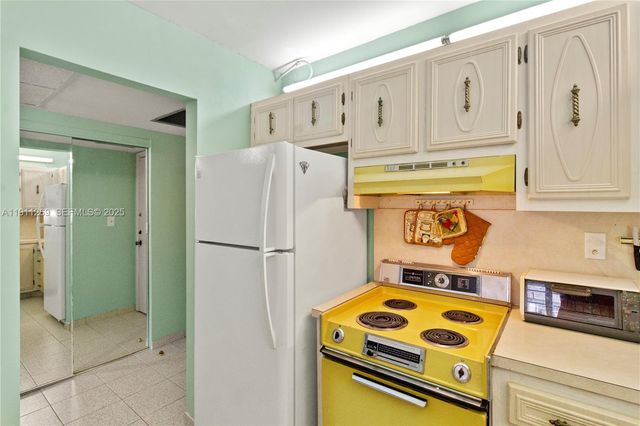 5661 SW 2nd Ct 216, Margate, FL 33068