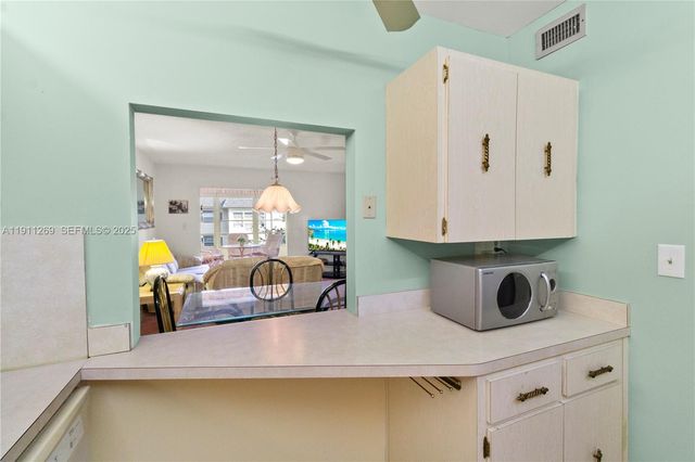 5661 SW 2nd Ct 216, Margate, FL 33068