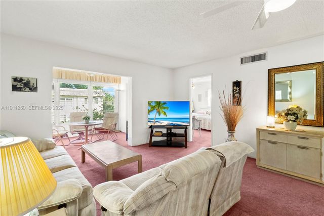 5661 SW 2nd Ct 216, Margate, FL 33068