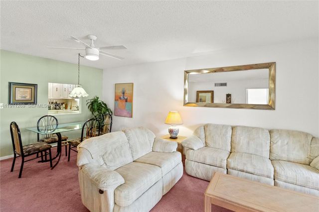 5661 SW 2nd Ct 216, Margate, FL 33068