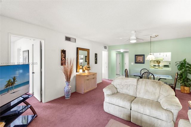 5661 SW 2nd Ct 216, Margate, FL 33068