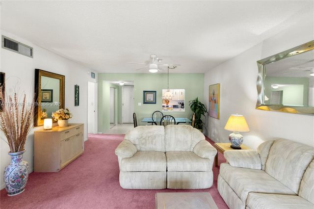 5661 SW 2nd Ct 216, Margate, FL 33068