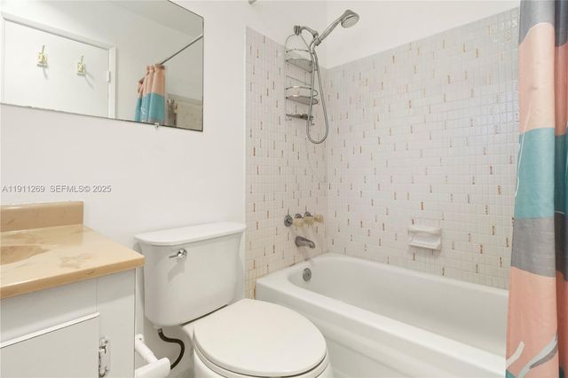 5661 SW 2nd Ct 216, Margate, FL 33068