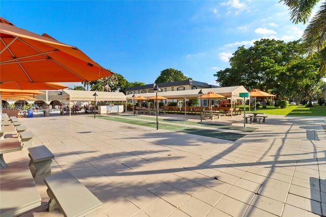 5661 SW 2nd Ct 216, Margate, FL 33068