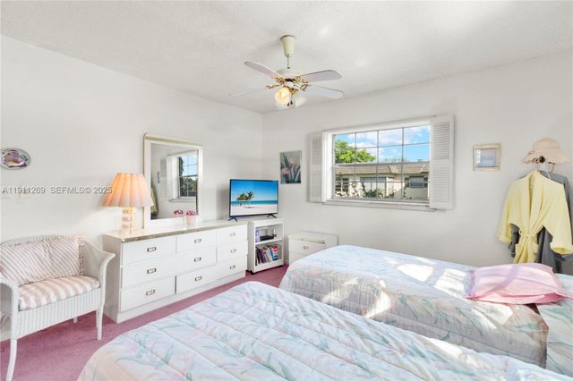 5661 SW 2nd Ct 216, Margate, FL 33068