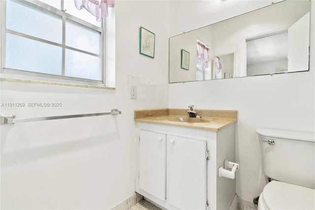 5661 SW 2nd Ct 216, Margate, FL 33068