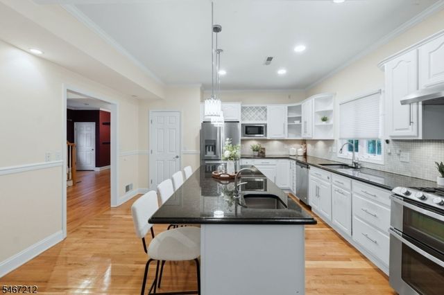 12 Vine St, Chatham Boro, NJ 07928