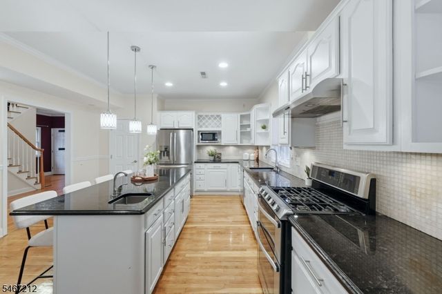 12 Vine St, Chatham Boro, NJ 07928