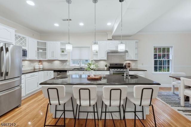 12 Vine St, Chatham Boro, NJ 07928