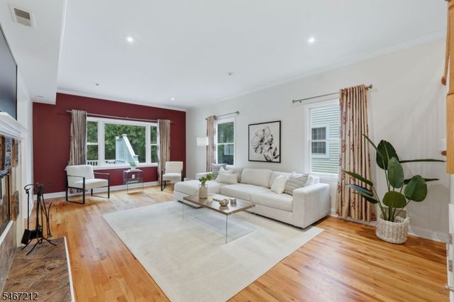 12 Vine St, Chatham Boro, NJ 07928
