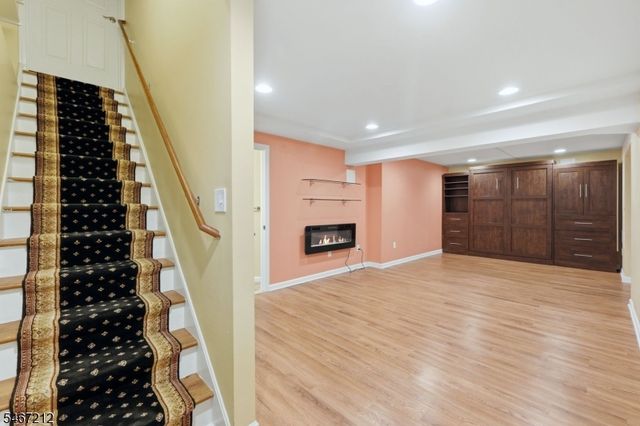12 Vine St, Chatham Boro, NJ 07928