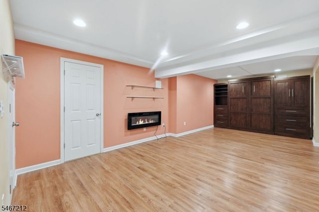 12 Vine St, Chatham Boro, NJ 07928