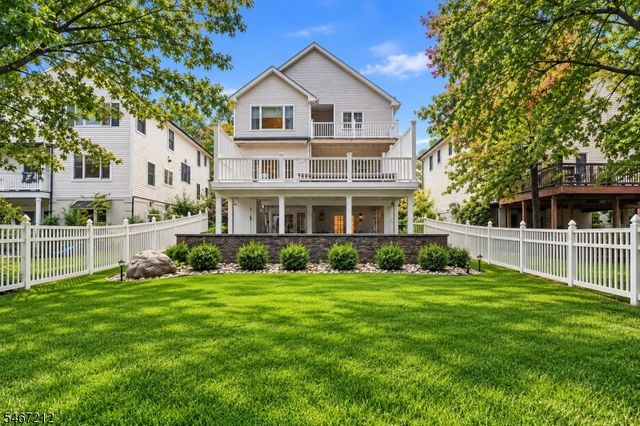 12 Vine St, Chatham Boro, NJ 07928