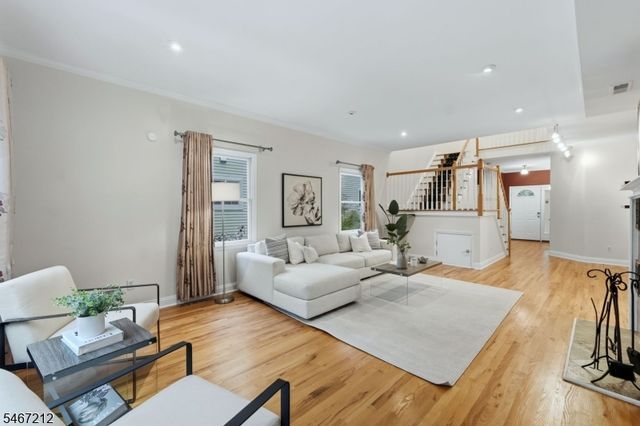 12 Vine St, Chatham Boro, NJ 07928
