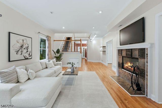 12 Vine St, Chatham Boro, NJ 07928