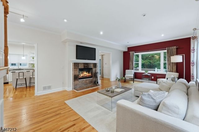 12 Vine St, Chatham Boro, NJ 07928