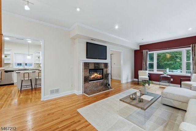12 Vine St, Chatham Boro, NJ 07928