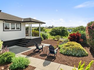 2022 Live Oak Farm Ln, Petaluma, CA 94952