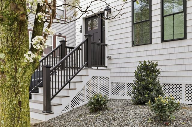 30 Waverly Ave, Everett, MA 02149