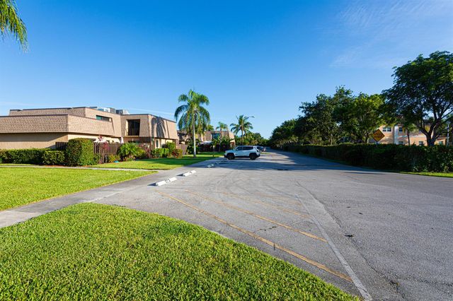 4702 Waterview Circle, Palm Springs, FL 33461