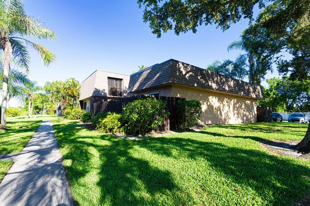 4702 Waterview Circle, Palm Springs, FL 33461