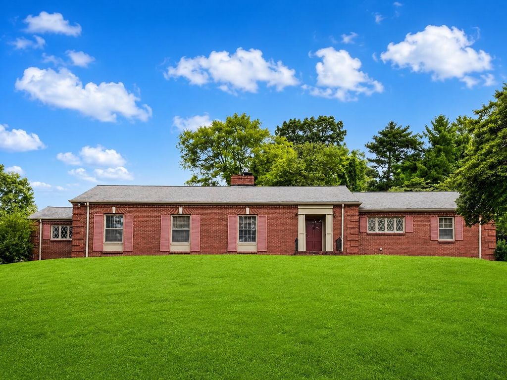 105 3rd Ave, E, Springfield, TN 37172