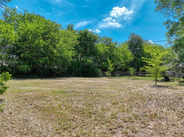 808 N Wright Avenue, Kerens, TX 75144
