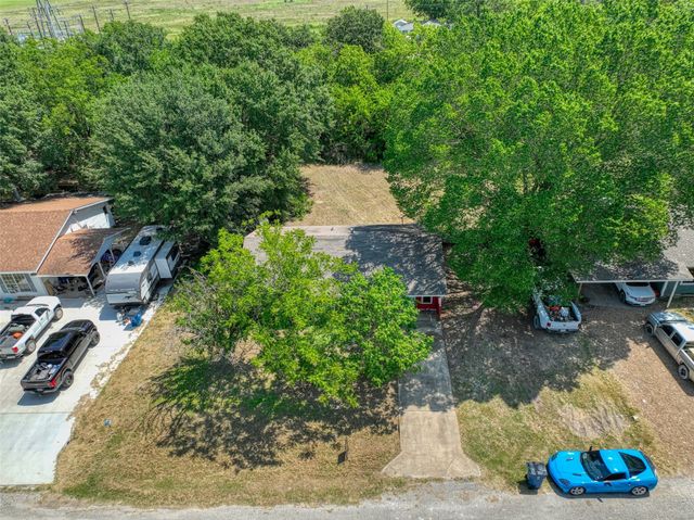 808 N Wright Avenue, Kerens, TX 75144