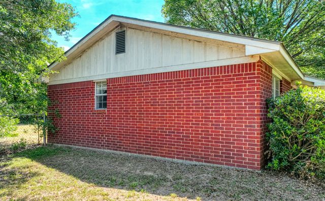 808 N Wright Avenue, Kerens, TX 75144