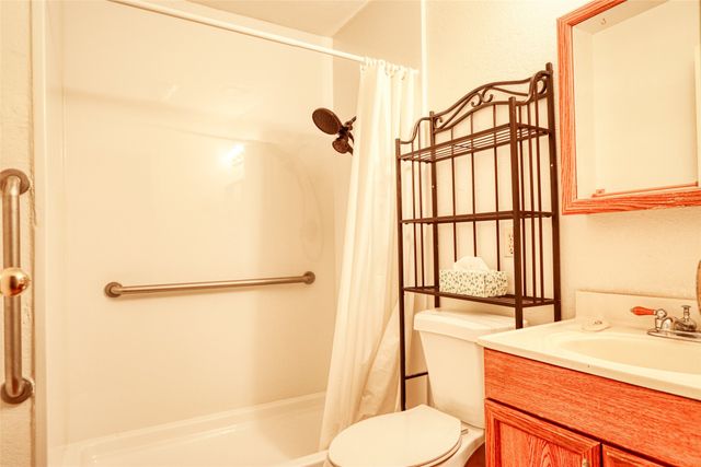 808 N Wright Avenue, Kerens, TX 75144