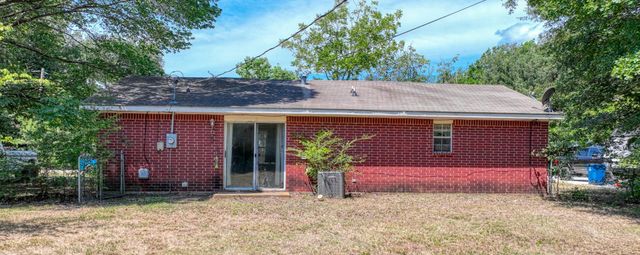 808 N Wright Avenue, Kerens, TX 75144