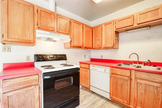 808 N Wright Avenue, Kerens, TX 75144