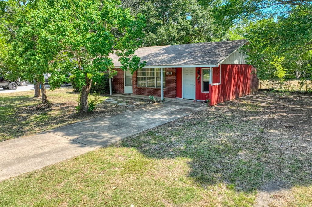 808 N Wright Avenue, Kerens, TX 75144