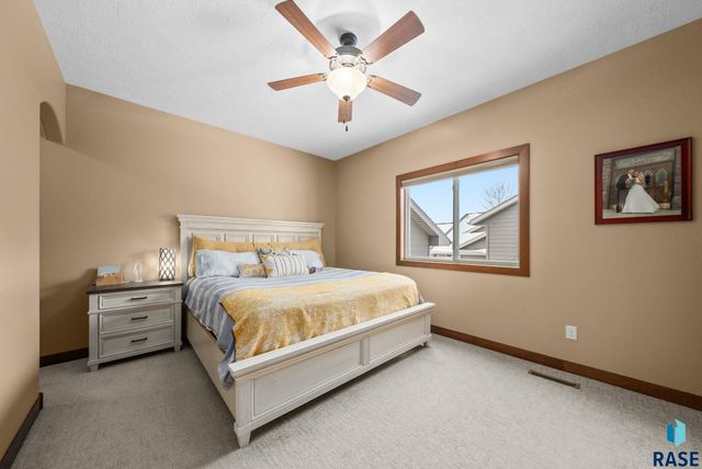 4912 E Tiger Lilly St Street, Sioux Falls, SD 57103