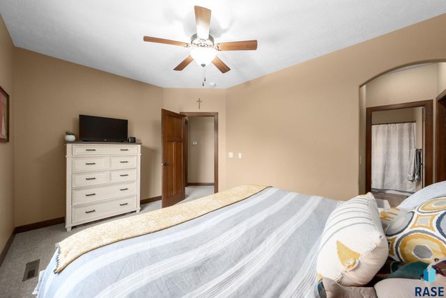 4912 E Tiger Lilly St Street, Sioux Falls, SD 57103